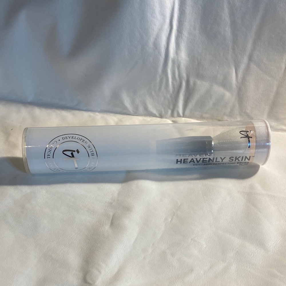 IT Cosmetics CC+ Skin Perfecting Brush - Picture 4 of 9